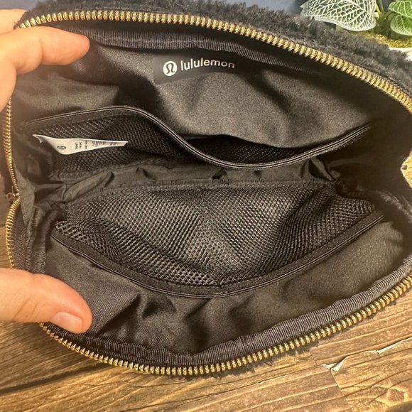 Lululemon Everywhere Belt Bag Fleece Large 2L NWT ONE SIZE (Black Gold) - Picture 6 of 13